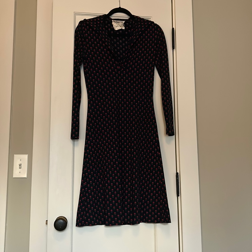 Diane Von Furstenburg 1970’s size 6 flower dress with collar and buttons, RARE